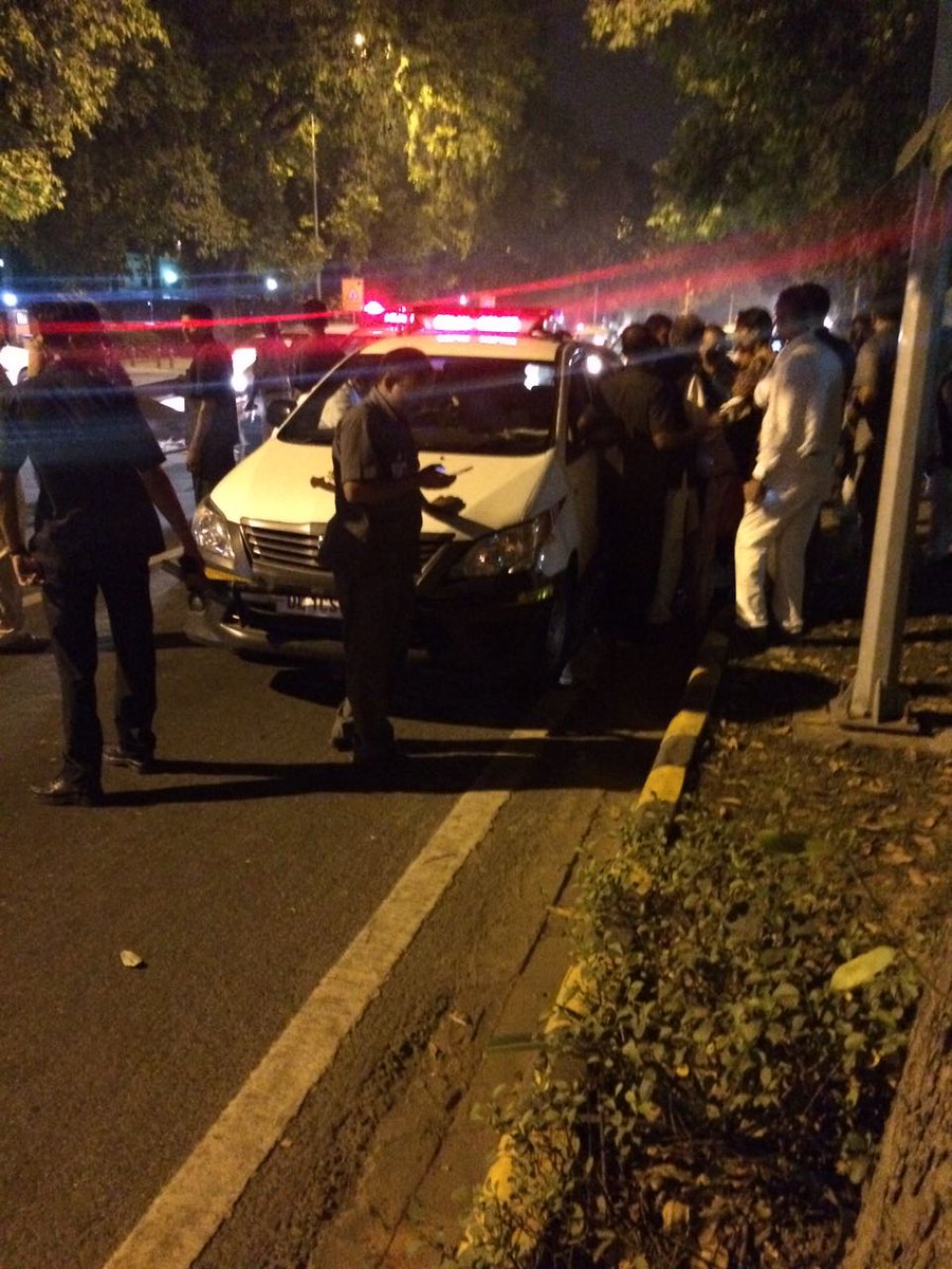 INCIndia's tweet photo. Rahul Gandhi detained by Delhi Police. He is in a police vehicle at 5 Firozeshah Road. https://t.co/ISES7UEgrZ