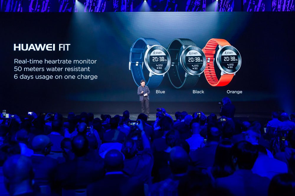 HuaweiMobile's tweet photo. Richard Yu shows off the new #HuaweiFit at the #HuaweiMate9 launch in Munich. https://t.co/fDrx7etUmW