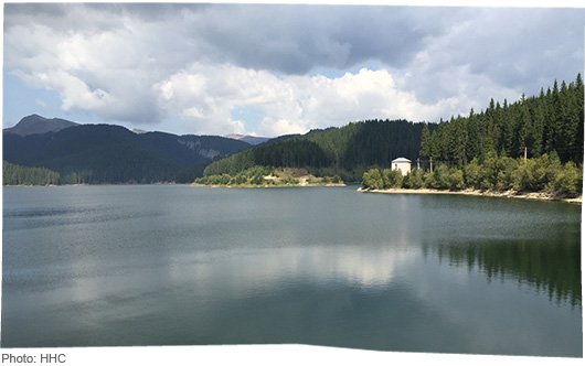 HopeandHomes's tweet image. Lunch by the lake on, remembering our #LoveinEveryStep #Romania trek. #throwbackthursday hopeweb.co.uk/2eqQuV1 #tbt