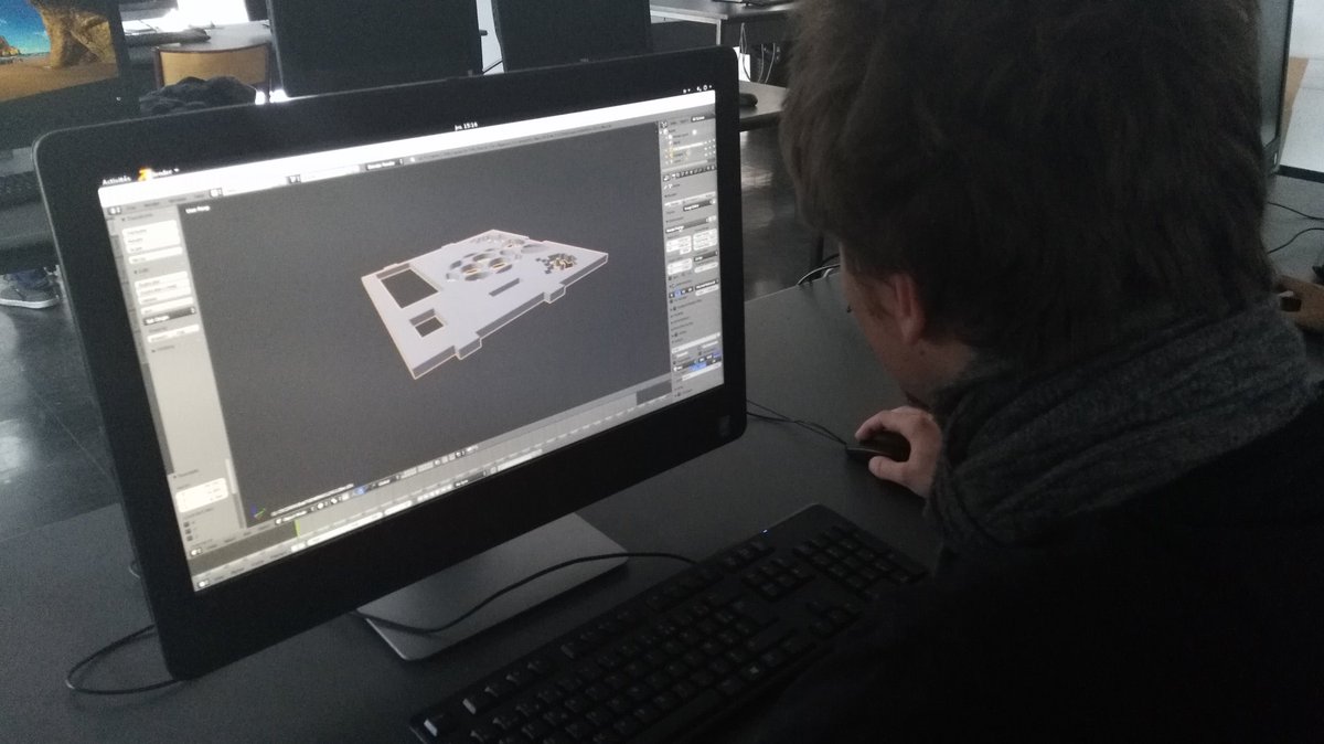 On étudie les plans de la borne sur blender 💻 #Clubinno