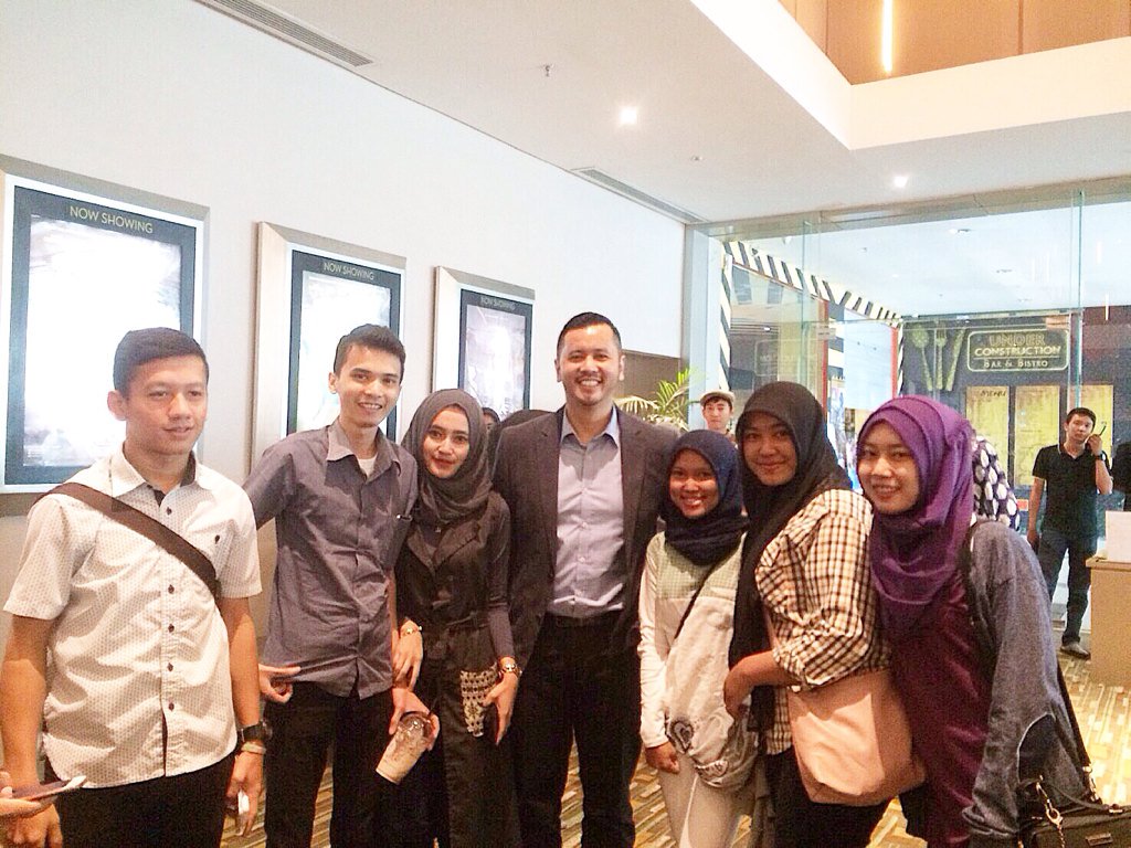 rhika_af's tweet photo. Thanks dr. @ferdiriva filmnya pas bgt buat kami2 smester akhir, bntr lgi koas💉💉 sukses terus🙏 #CadoCadoTheMovie https://t.co/lwjP6IHZ5F