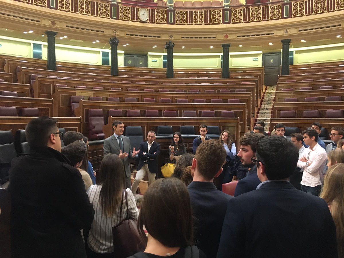 Excelente visita al <a href="/Congreso_Es/">Congreso</a>, donde nos han acompañado <a href="/Rafa_Hernando/">Rafael Hernando</a>, <a href="/juanviperezaras/">Juan Vicente Perez Aras</a> y <a href="/martatorrado/">marta torrado</a>. Gracias a todos por venir!