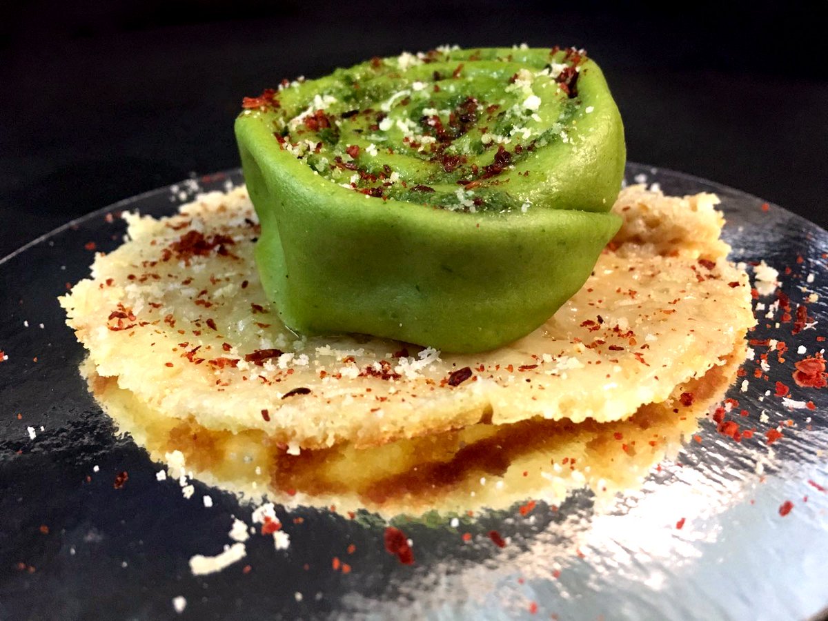 BigFoodMad's tweet photo. Para que abráis el apetito, os traemos la creación que presentarán en #BigFoodMad @donlisandermad y @Disolventes https://t.co/sz6LZ2Nikz https://t.co/kci5SDSC7D