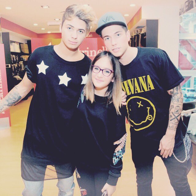 _GnR_Fenji's tweet photo. #TourBari #0+ #Amoriiiii❤️😍🔝 #ViAmo @BenjieFede @fedefederossi @Benji_Mascolo https://t.co/rO7BsEWlmS