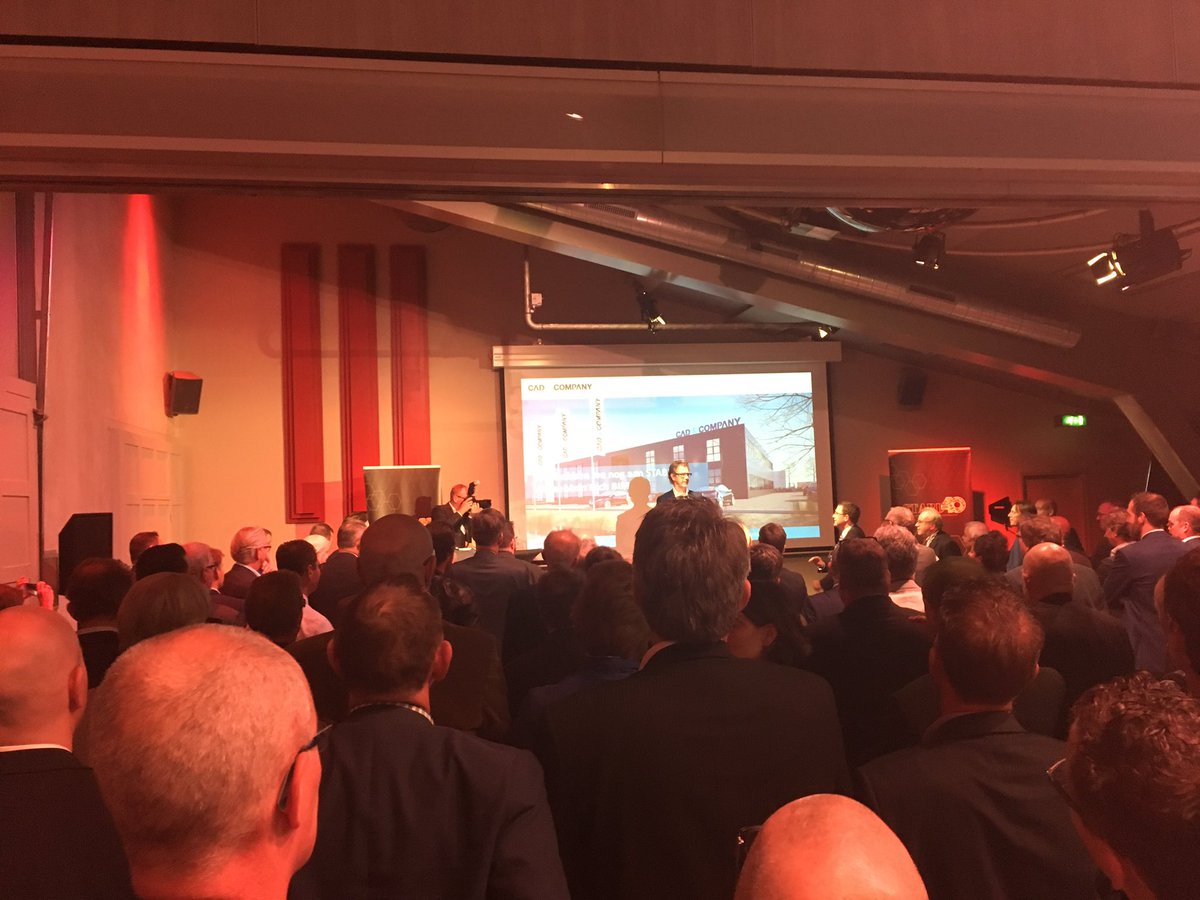 TimLievendag's tweet photo. Voor @roboud zijn presentatie tijdens #stabu40 @InfoSTABU moeten we staan.... Uiteraard.... ;-) #verbinden https://t.co/ChKSQTaX4g