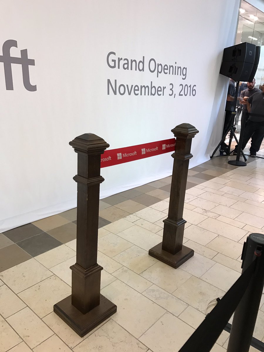 G8RDan's tweet photo. Ribbon Cutting. Snip Snip @microsoftstore #MicrosoftFL #snip https://t.co/7v0iU0PKP2