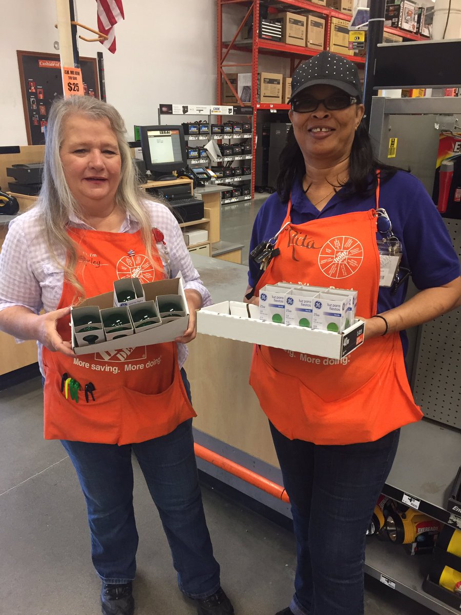 theDAlsobrooks's tweet photo. Gearing up Valdosta for Veterans Day! Put the ladies on a green bulb challenge this morning. Needless to say we emptied the wing stack! 50+ https://t.co/40Q9JdHohF