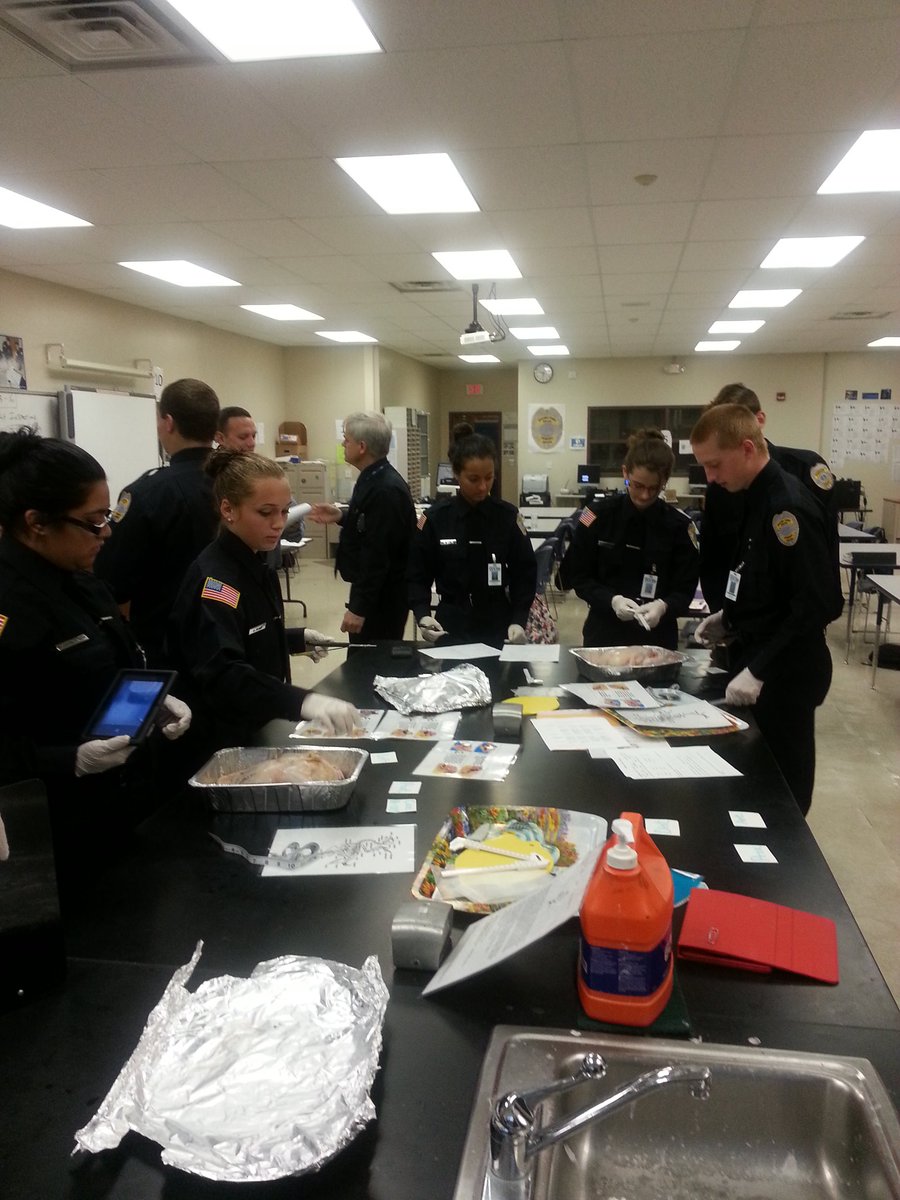 JenniferLLeip's tweet photo. Chicken autopsy day in Criminal Justice @BTCareerTechED #TAIT #scienceincte https://t.co/JnxeMEdcnk