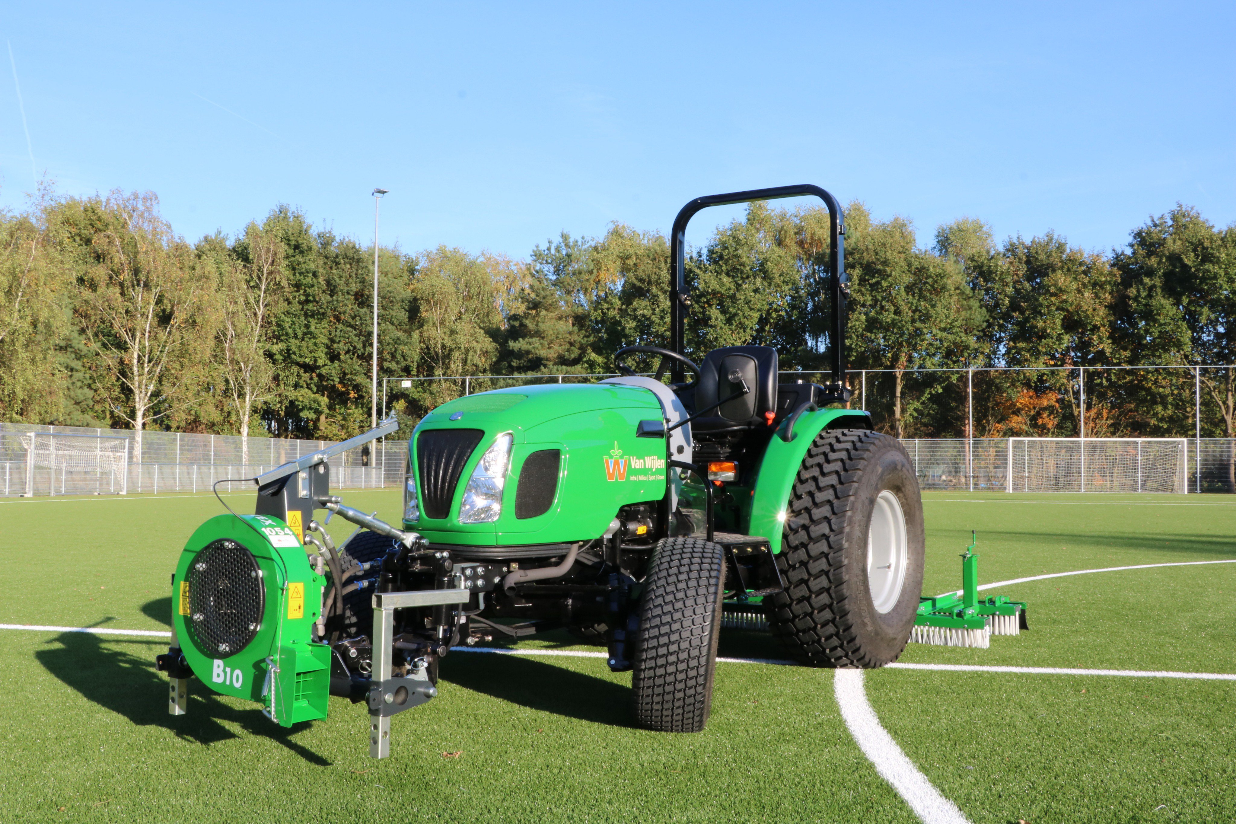 Cusco Zweet vertraging VanWijlenBV on Twitter: "Onlangs hebben wij een nieuwe compact tractor in  gebruik genomen v.v. kunstgrasborstel en bladblazer voor het onderhoud van  kunstgrasvelden! https://t.co/xpLDaubcvx" / Twitter