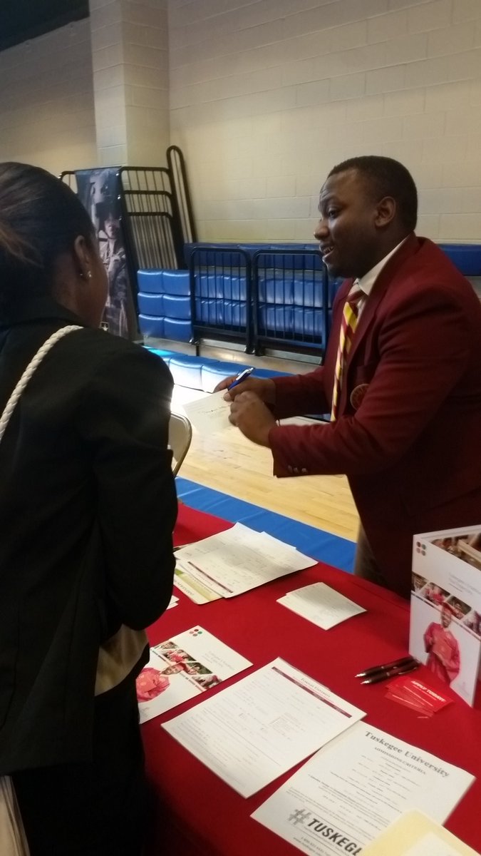 TheRAMbassadorS's tweet photo. @_gvddess_   Just received a 10k scholarship to Tuskegee University @Newton_High @ALA_NHS https://t.co/6rY4Ed1GuS