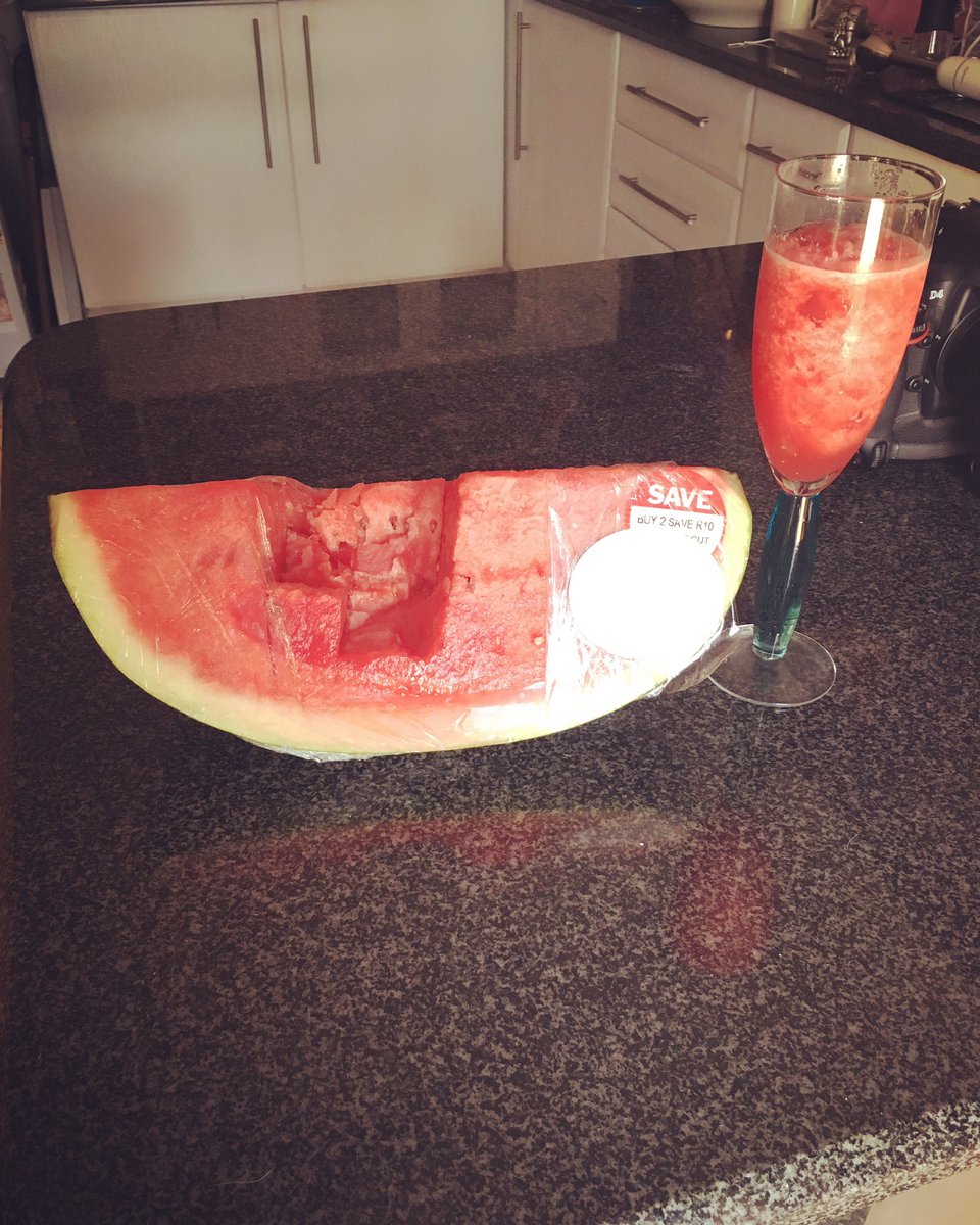 lautrix's tweet photo. Love make refreshing fruit drinks in summer#watermelon #lovingsummer #beinghealthy #lovinglife #andywayne  #chooseandywayne #melbourne https://t.co/W2GqK8gkEw
