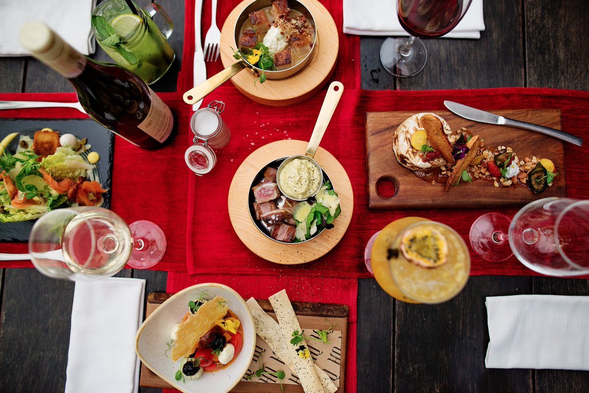 FoodSpecialsCT's tweet image. #FirstThursdays #CapeTown,HQ​ are offering half-price tapas from 6pm. foodspecials.capetown…/hq-restaurant-heritage-squa…/ #FoodSpecialsCT