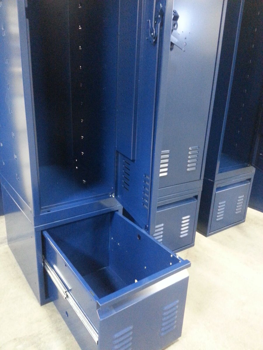 DebourghMfg's tweet photo. #HeavyDutyPersonnel #Police #SentryOneLatch #PoliceLockers #LouveredVentilation #DoorStiffener #PoliceBlue #NavyBlue https://t.co/A1IMxUe0Ho