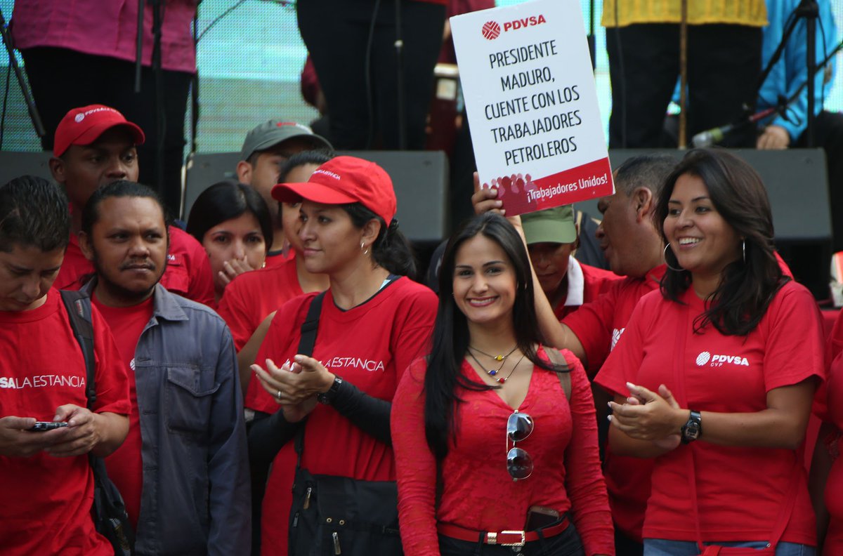 BelenDuran8a's tweet image. TuiterosDLaFaja: RT PDVSA: Trabajadores de PDVSA celebran la llegada de la navidad con alegría y Paz. || #Constitu…