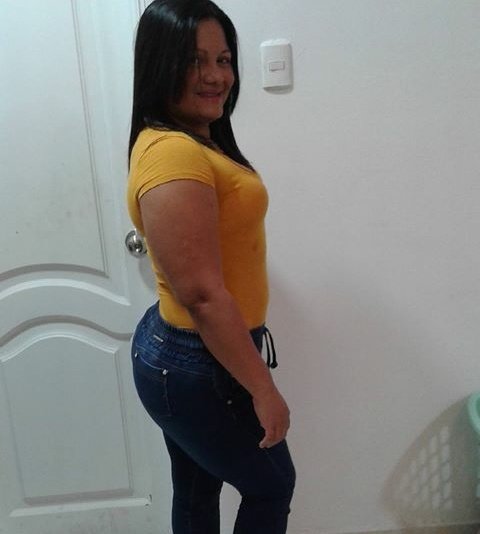 VecinasLatinas's tweet photo. Es bonita o linda? Opinen... https://t.co/5pQb2p0s78