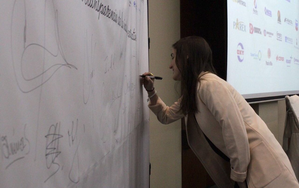 MariaIUlloa's tweet photo. Hoy firme por la Transparencia en las industrias extractivas @EITIorg #SegundoReporte #EITIColombia https://t.co/49YVGPkbsW