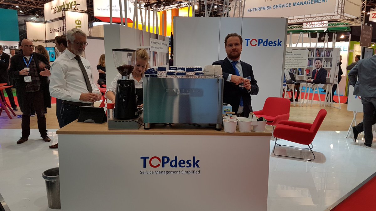 TOPdesk_NL's tweet photo. Bedankt @CascaraEvents voor de goede barista service! Meer dan 350 kopjes koffie voor onze bezoekers #ToolingEvent https://t.co/2GrVYhxEEQ