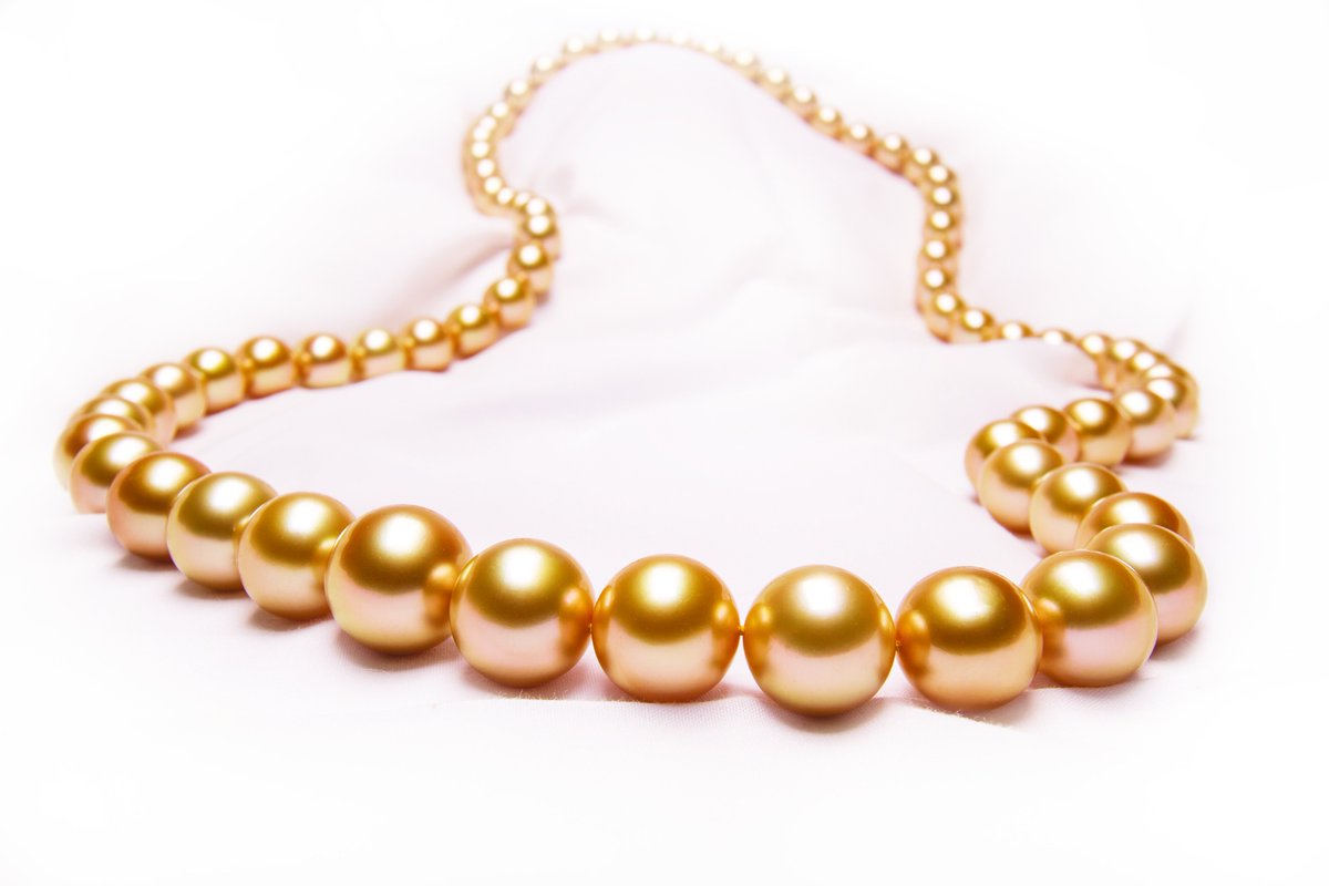 It's that time again.. #FacebookTriviaThursday! In honor of our <a href="/Jewelmer/">Jewelmer</a> South Sea #GoldenPearl show next week we have a #pearl question!