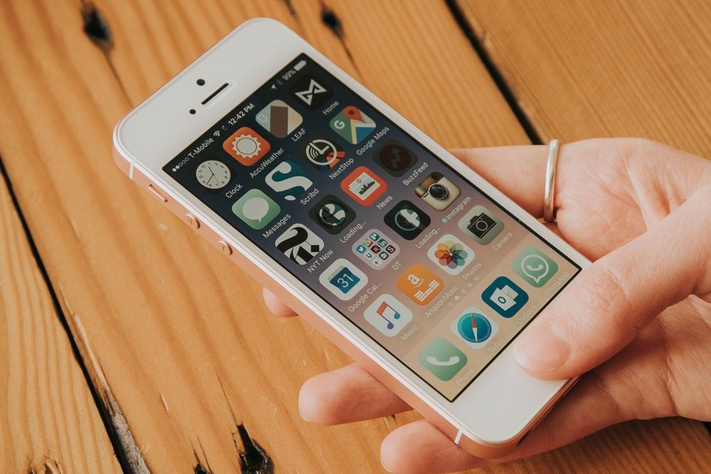 dexterkyle01's tweet photo. iPhone stands as the most popular smartphone, at present, and is widely used by professionals and business personal https://t.co/07VIjxyFEk https://t.co/sMVwUqklwl