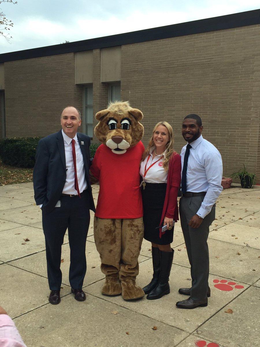 KHarmon17's tweet photo. Welcome to Warren! #LISBCPS @WarrenES_BCPS @DDance_BCPS https://t.co/yd4iGXBy6N