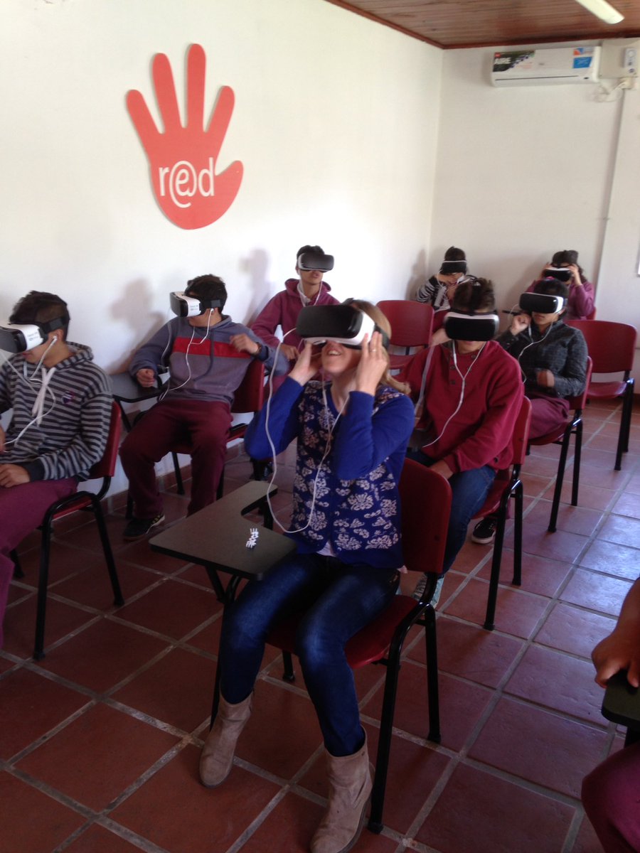 Zaal_86265's tweet image. Hoy visitan Casa RED alumnos de 2 año de ES5. #RedVirtual @edgaralarconm @Munirivadavia1 @JUReynoso