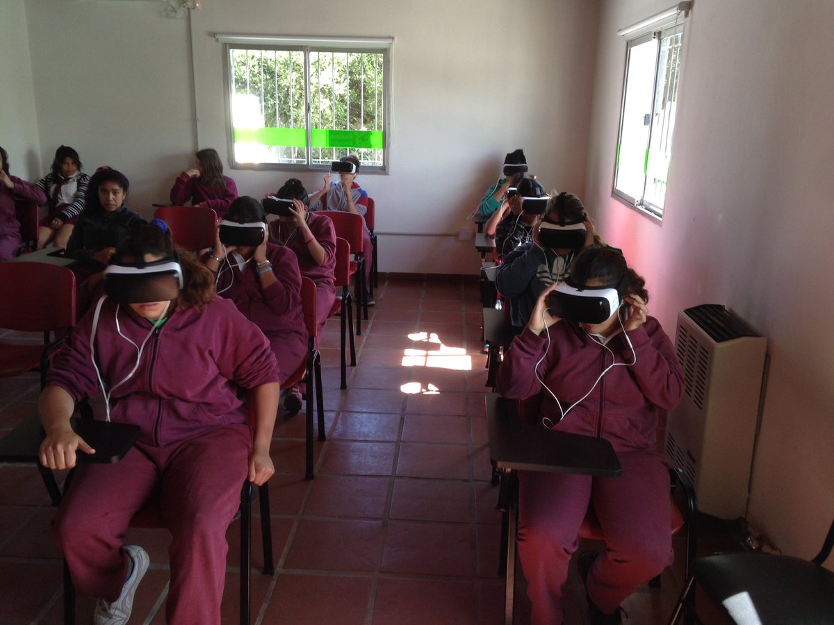 Zaal_86265's tweet image. Hoy visitan Casa RED alumnos de 2 año de ES5. #RedVirtual @edgaralarconm @Munirivadavia1 @JUReynoso