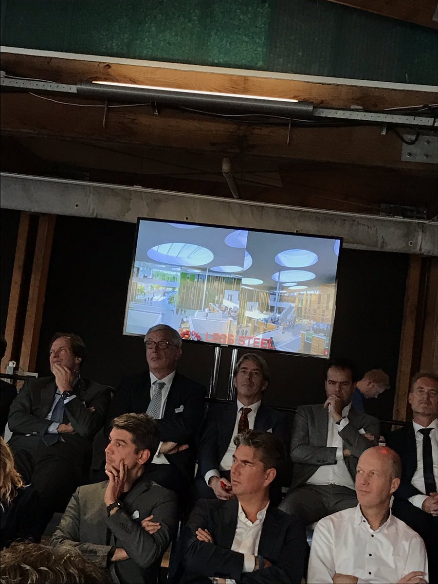 35% < staal in het dak door rollercoaster dakconstructie #VET #ThomasRau #FaktonForum #Re-Think #Nieuweverdienmodellen <a href="/FaktonNews/">Fakton</a>