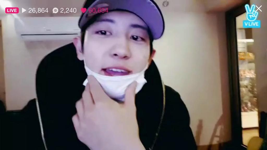 kyungsoo_stan's tweet photo. If Jongin and Suho own the EXO-L website then this guy definitely owns the V LIVE https://t.co/kyBrX9caRd