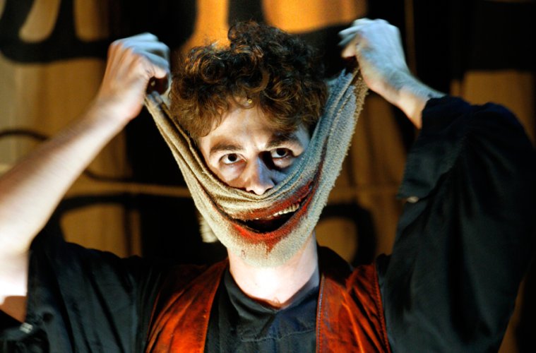 BristolOldVic's tweet photo. "Walks the fine line between horror and humanity with fluidity and grace." A fab #GrinningMan review @thebristolmag! https://t.co/FGyzs0gbq3 https://t.co/MuYtT0i3lL