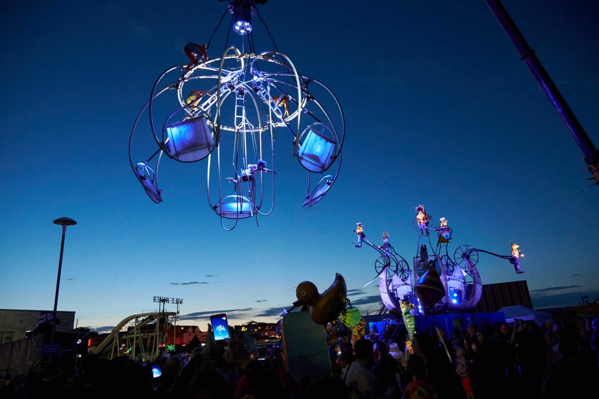 SOFestival's tweet photo. What a better way to celebrate #JellyFishDay then to reminisce about #SOFest16 and our very own mechanical jellyfish? #Mu #TranseExpress https://t.co/syuI4dGzE6