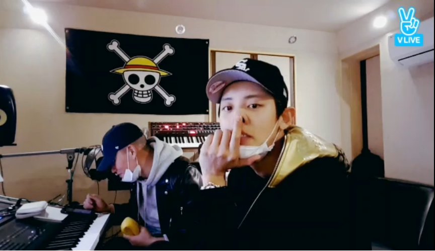 ChanHomeTH's tweet photo. 🐷🐽🙊 https://t.co/NRL4rzZpjE