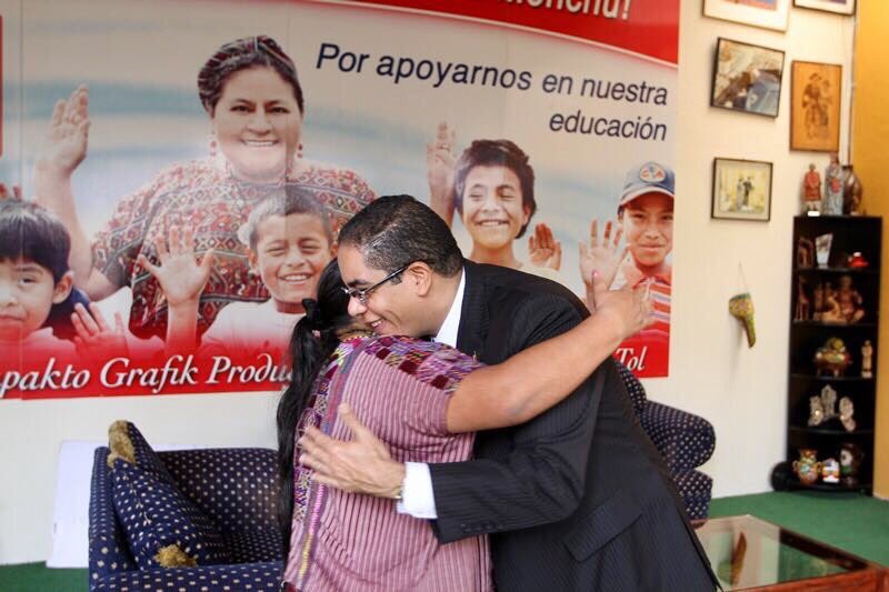 tcabralp's tweet photo. Congreso Nacional entrega Reconocimiento Especial a la Premio Nobel de la Paz @RigobertMenchu . @ElicFernandez #CDReconoceRigobertaMenchu https://t.co/p5mrQjOzpM