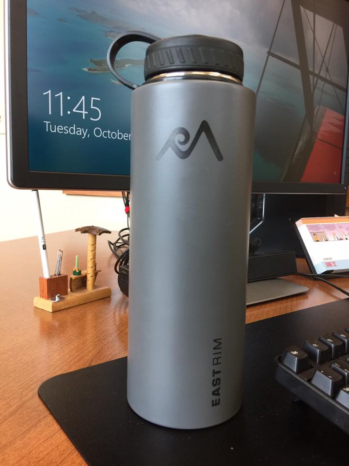 EastrimBottles's tweet photo. NEVER a #waterRING around the bottom of one of our bottles on your desk! #NOcondensation #DrinkItYourWay #EastRimBottles #deskjob #drinkUP https://t.co/Dfb1j1432F