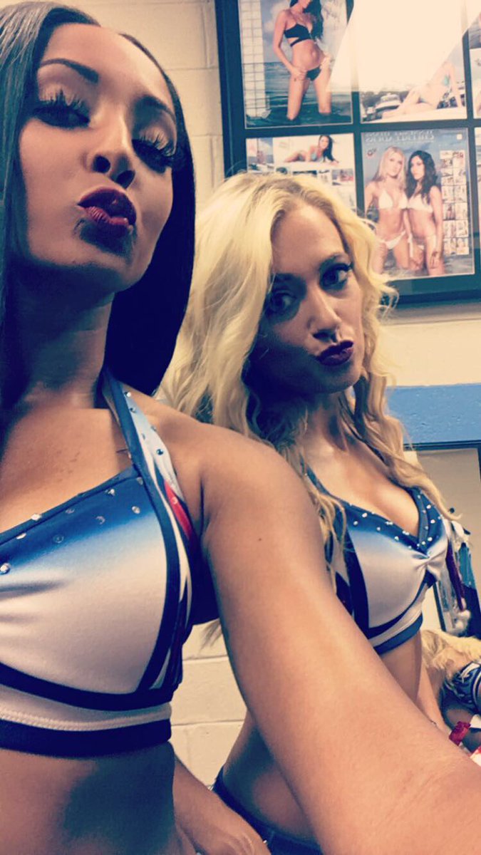 YoungJoci's tweet image. Happiest Birthday to my teammate and sister Kellee AKA Lil Coop!!! #Line2 💙🏈