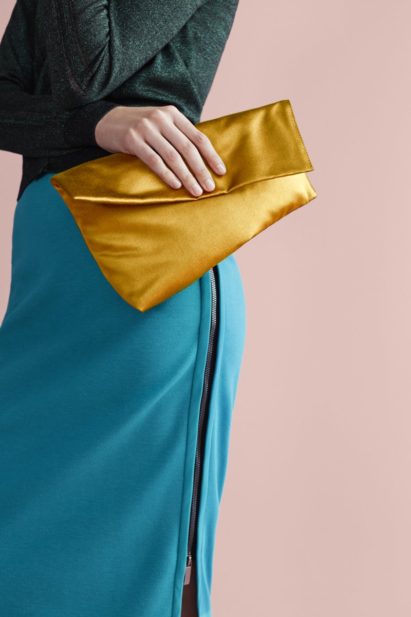 DVF's tweet photo. We've found your go-to going out bag: https://t.co/HWng7jz3a6 https://t.co/jbX8uPp4NG