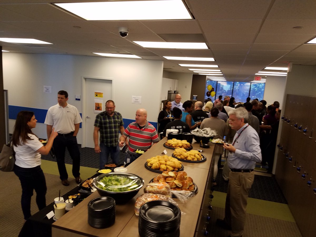 balasund's tweet photo. #CMGtHackathon -  Day 2, chow time https://t.co/Kfr9Sc7XLz