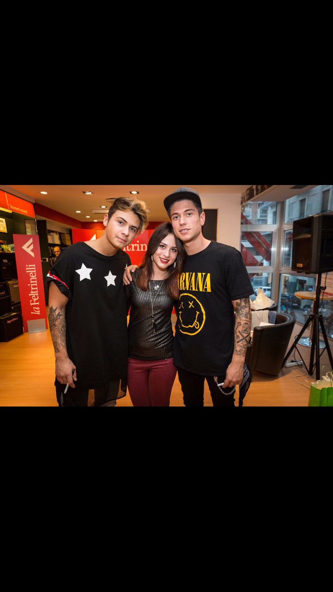 flavydevito's tweet photo. @Benji_Mascolo non mi è piaciuta molto la ramanzina che mi hai fatto... 💄però cercherò di capirti....@fedefederossi sei stato meraviglioso https://t.co/JONsDj1Yx4