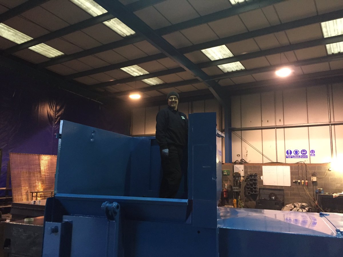 ascompaction's tweet image. Adam is inside his new office today!!!