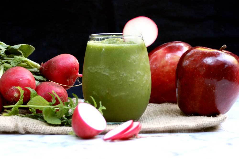 sharehealthco's tweet photo. You may think radishes are no place for a smoothie. Well, get a load of this. #radishing https://t.co/25Go6j1g4S https://t.co/WgUcVoXUQJ