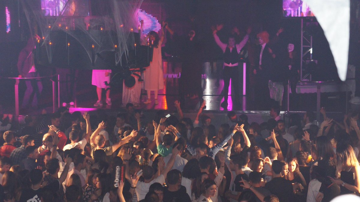 GRACIAS A TOD@S los q habéis bailado, cantado, gritado, saltado, participado, concursado, divertido, apasionado, disfrutado <a href="/Hermodiscoteca/">Yamin</a>