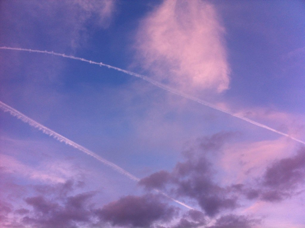 ChemLondon's tweet photo. #chemtrails #London #Uxbridge https://t.co/RSRQUt93gB