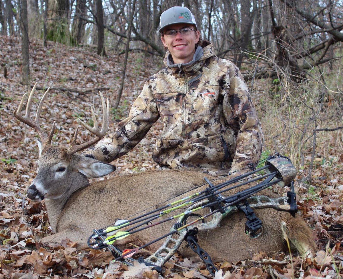 MinnDakOutdoors's tweet photo. Huge congrats to @thebetterleitch on smoking a nice MN River Bottom bruiser at 25yards!! Great job! Well deserved! https://t.co/WHEFYeqk0M