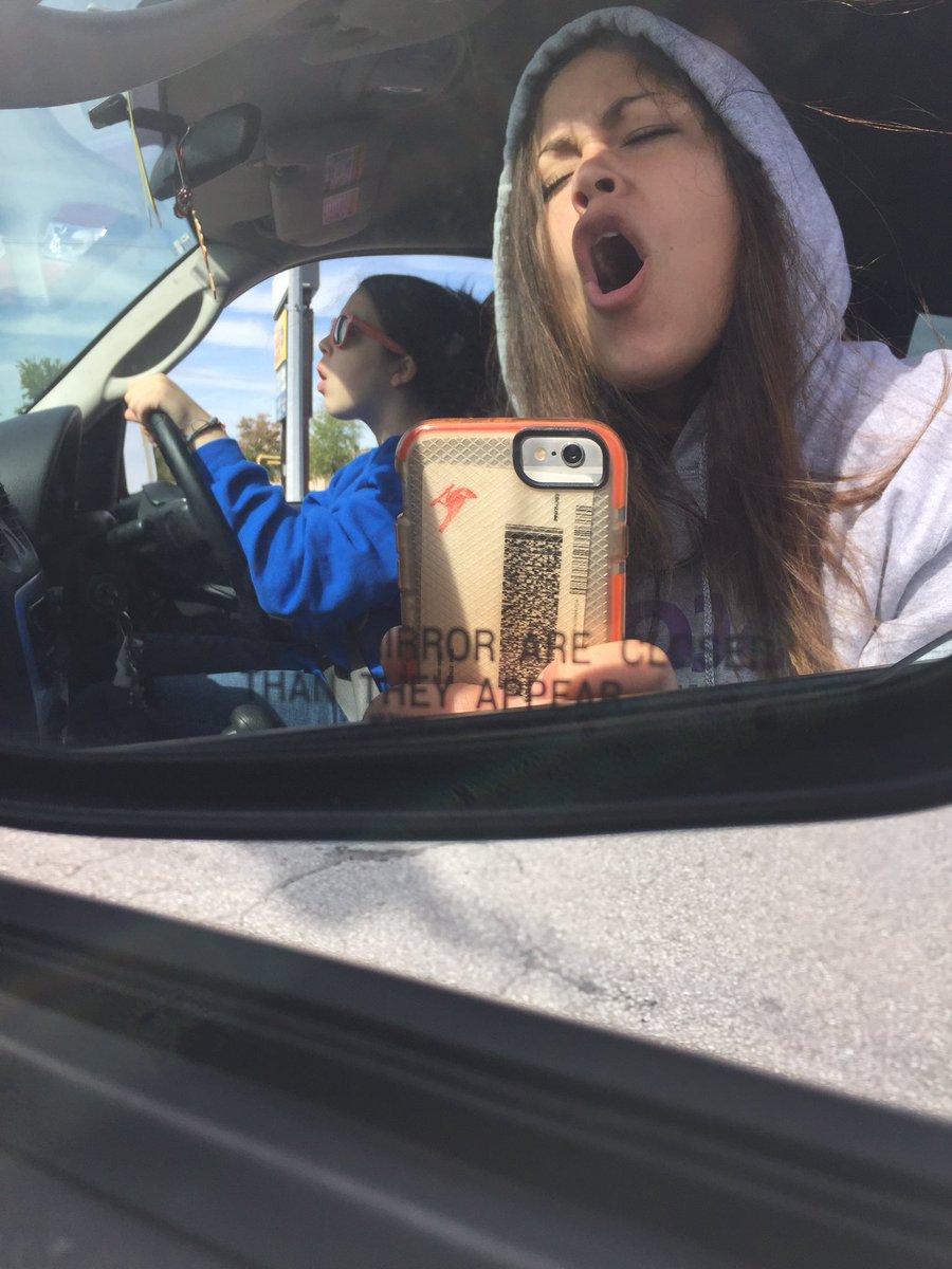 tayogi_'s tweet photo. Happy 19th birthday to my favorite little sister🎉Frozen duets aren't the same w you a state away. Have a great Friday jr! @edythane https://t.co/1D9jUWRPYE