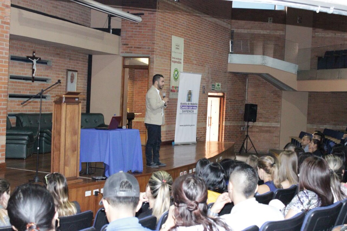 SapienciaMed's tweet photo. "La educación superior es un camino que te exige y te reta" @SilvaMoyano #CongresoTransforma @_IUSH https://t.co/TsTDs1tb1X