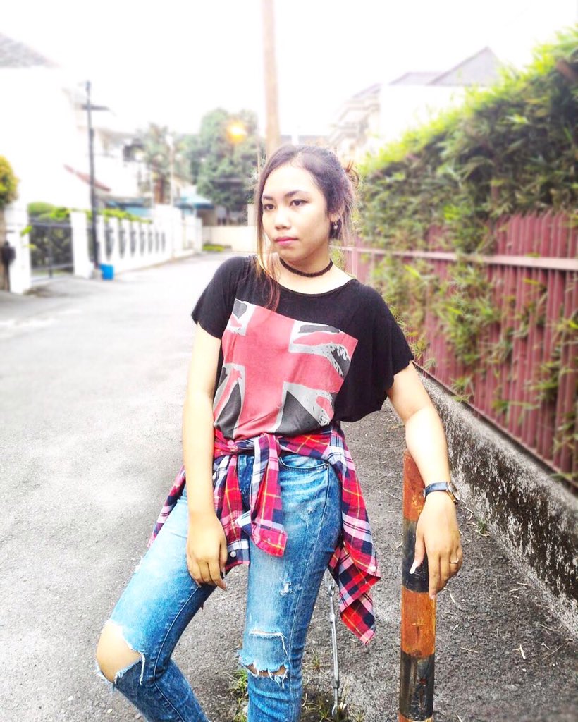 githa_nvt's tweet photo. Nyoba ikutan post outfit di @ilook_NET #rippedjeans #lookoftheweek #ilook_net #style https://t.co/vQCf3daPkA