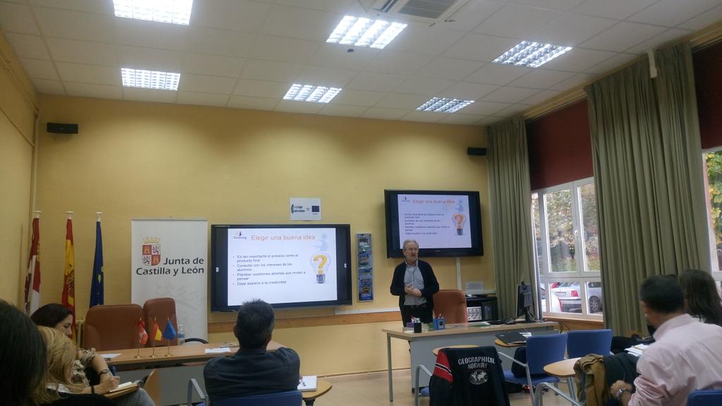 saravteacher's tweet photo. Difusión #eTwinning desde #CFIES y desarrollo proyectos con David Sanchez-Barbudo y @turra2 en @CFPIdiomas https://t.co/9TR7RbGvOw