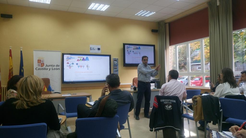 saravteacher's tweet photo. Difusión #eTwinning desde #CFIES y desarrollo proyectos con David Sanchez-Barbudo y @turra2 en @CFPIdiomas https://t.co/9TR7RbGvOw
