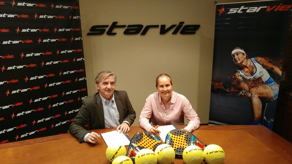 navarrocarolina's tweet photo. Feliz por renovar con mi familia padelera @starviepadel !! Es un orgullo formar parte y representarla cada día :) #CaroyStarVie2018 https://t.co/R8vMOIPKcM