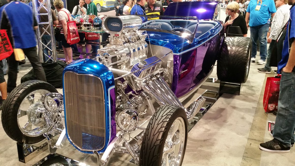 UnsafeScience's tweet photo. So many crazy builds here at SEMA 2016! Check out this chromed out rod!  #ShellAtSEMA #skidmarksshow https://t.co/VSJezsBBmL