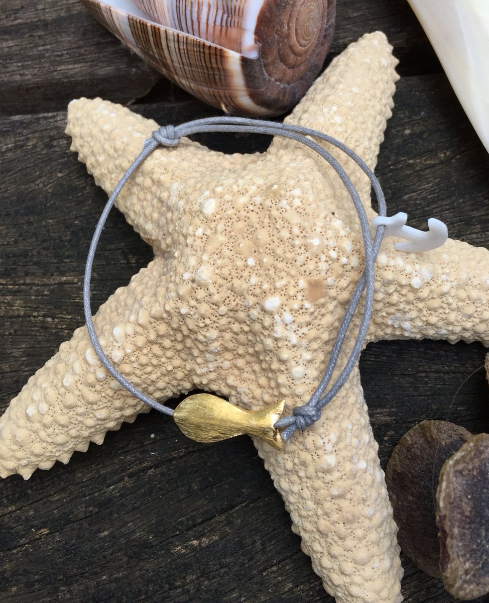 PsdTortugaBlue's tweet photo. Tortugablue bracelet lien poisson dore ancre nacre blanche https://t.co/6zr3tD5LFP
